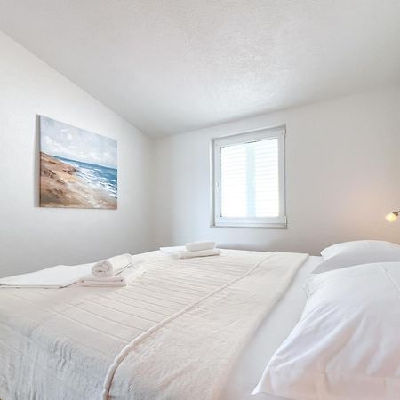 Apartments Larus Baška Voda Εξωτερικό φωτογραφία