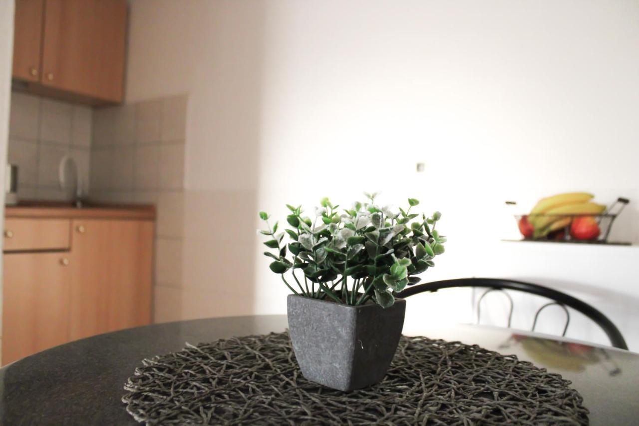 Apartments Larus Baška Voda Εξωτερικό φωτογραφία