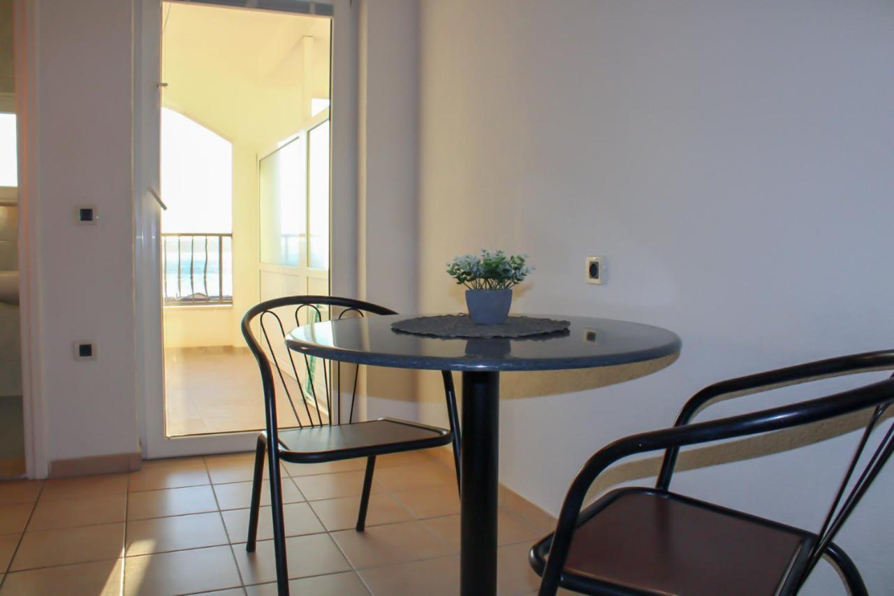 Apartments Larus Baška Voda Εξωτερικό φωτογραφία