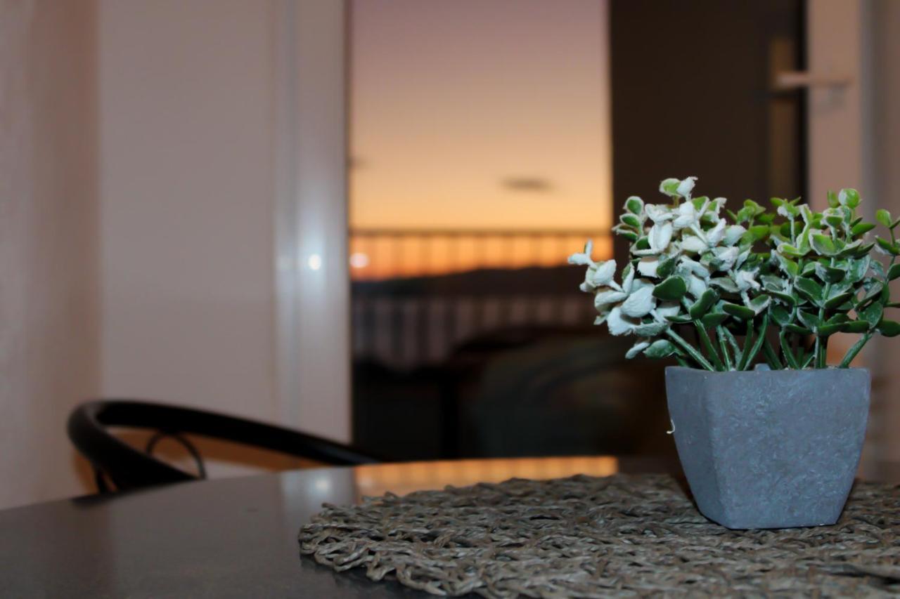 Apartments Larus Baška Voda Εξωτερικό φωτογραφία