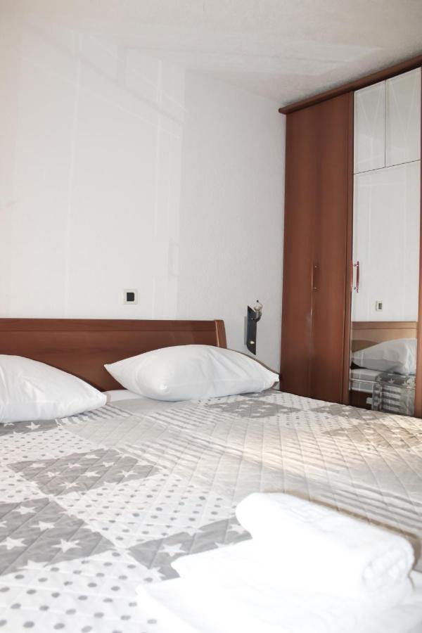 Apartments Larus Baška Voda Εξωτερικό φωτογραφία